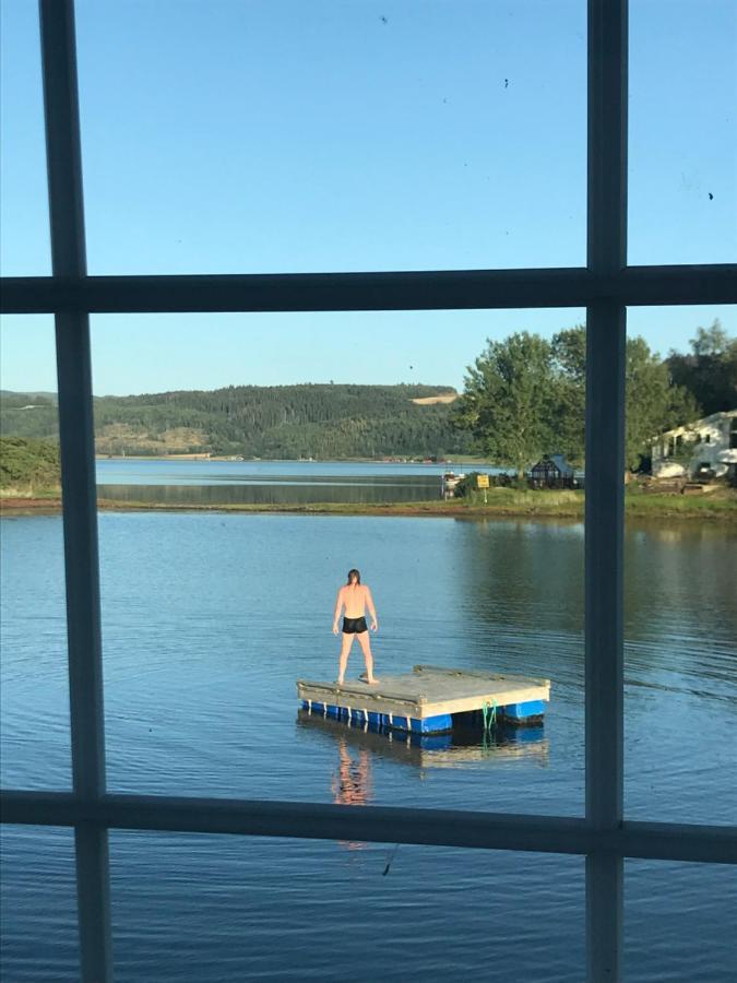 Saga, Et Unikt, Sjarmerende Badehotell Med Fa Rom, Sauna Og Badebrygge - Inderoy Straumen  Exterior photo