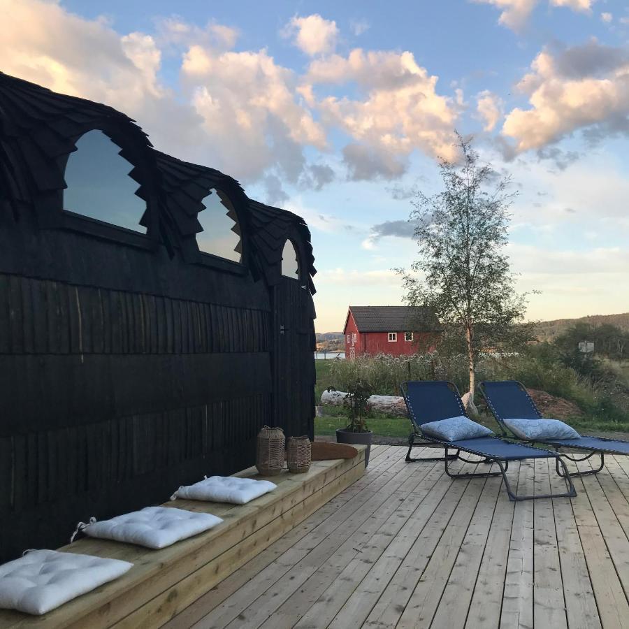 Saga, Et Unikt, Sjarmerende Badehotell Med Fa Rom, Sauna Og Badebrygge - Inderoy Straumen  Exterior photo