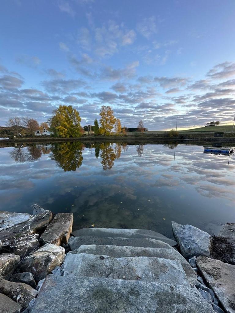 Saga, Et Unikt, Sjarmerende Badehotell Med Fa Rom, Sauna Og Badebrygge - Inderoy Straumen  Exterior photo