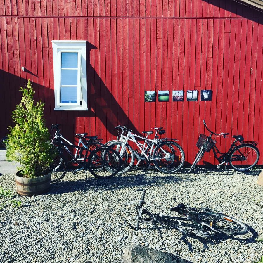 Saga, Et Unikt, Sjarmerende Badehotell Med Fa Rom, Sauna Og Badebrygge - Inderoy Straumen  Exterior photo