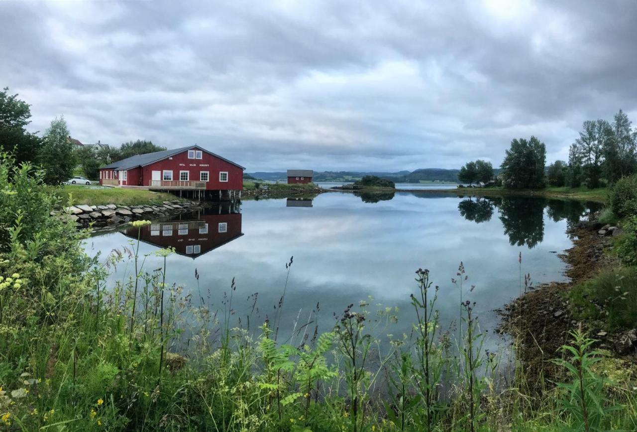Saga, Et Unikt, Sjarmerende Badehotell Med Fa Rom, Sauna Og Badebrygge - Inderoy Straumen  Exterior photo